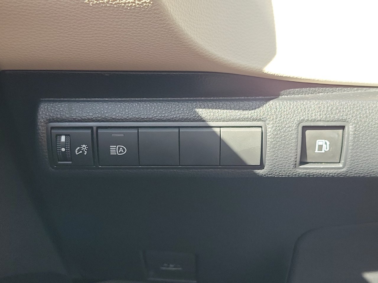 Used 2025 Toyota Corolla XLE FWD image 28