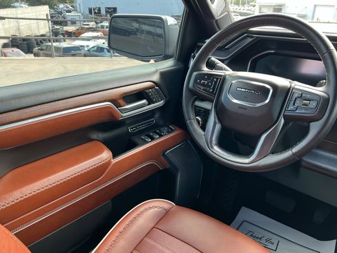Used 2023 GMC Sierra 1500 Denali Ultimate image 11