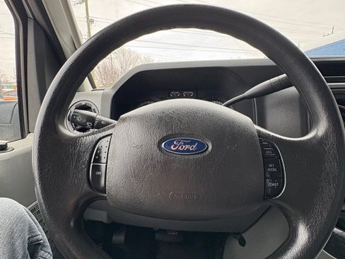 Used 2014 Ford E-250 and Econoline 250 w/ Power Group image 17