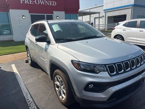 Used 2026 Jeep Compass Latitude AWD/4WD image 5