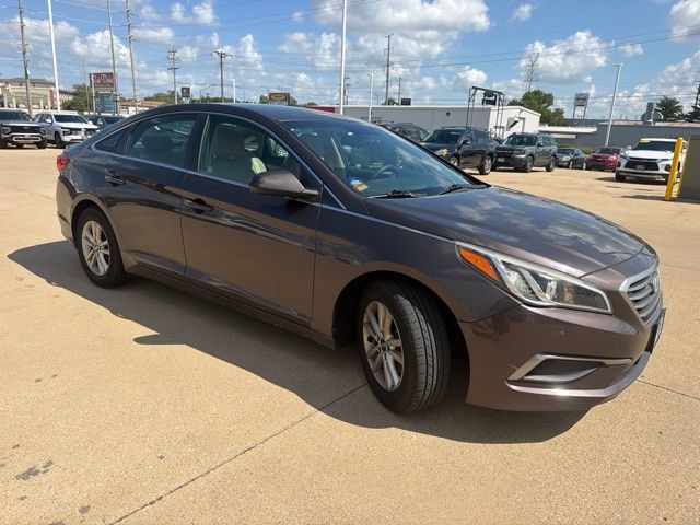 Used 2016 Hyundai Sonata SE w/ Cargo Package FWD image 2