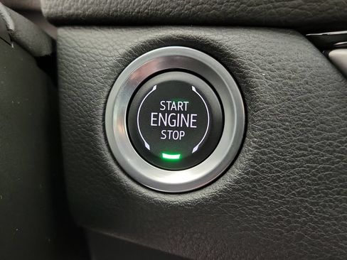 Used 2025 Cadillac XT4 Premium Luxury FWD image 28