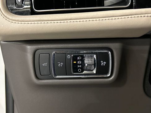 Used 2024 Lincoln Aviator AWD w/ Premium Package image 19