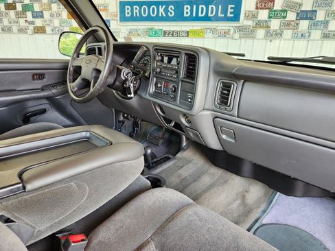 Used 2004 Chevrolet Silverado 1500 LS AWD/4WD image 2