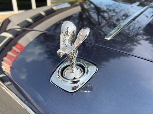 Used 2019 Rolls-Royce Wraith image 13