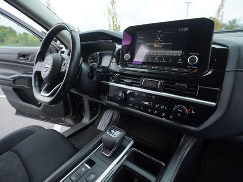 Used 2023 Nissan Pathfinder SV image 33