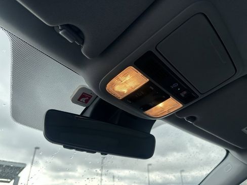 Used 2022 Honda Pilot Touring image 14