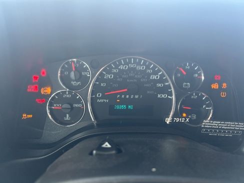 Used 2023 Chevrolet Express 2500 w/ Driver Convenience Package image 8