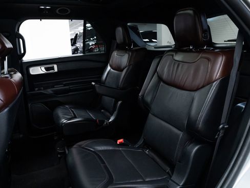 Used 2020 Ford Explorer Platinum w/ Premium Technology Package image 20