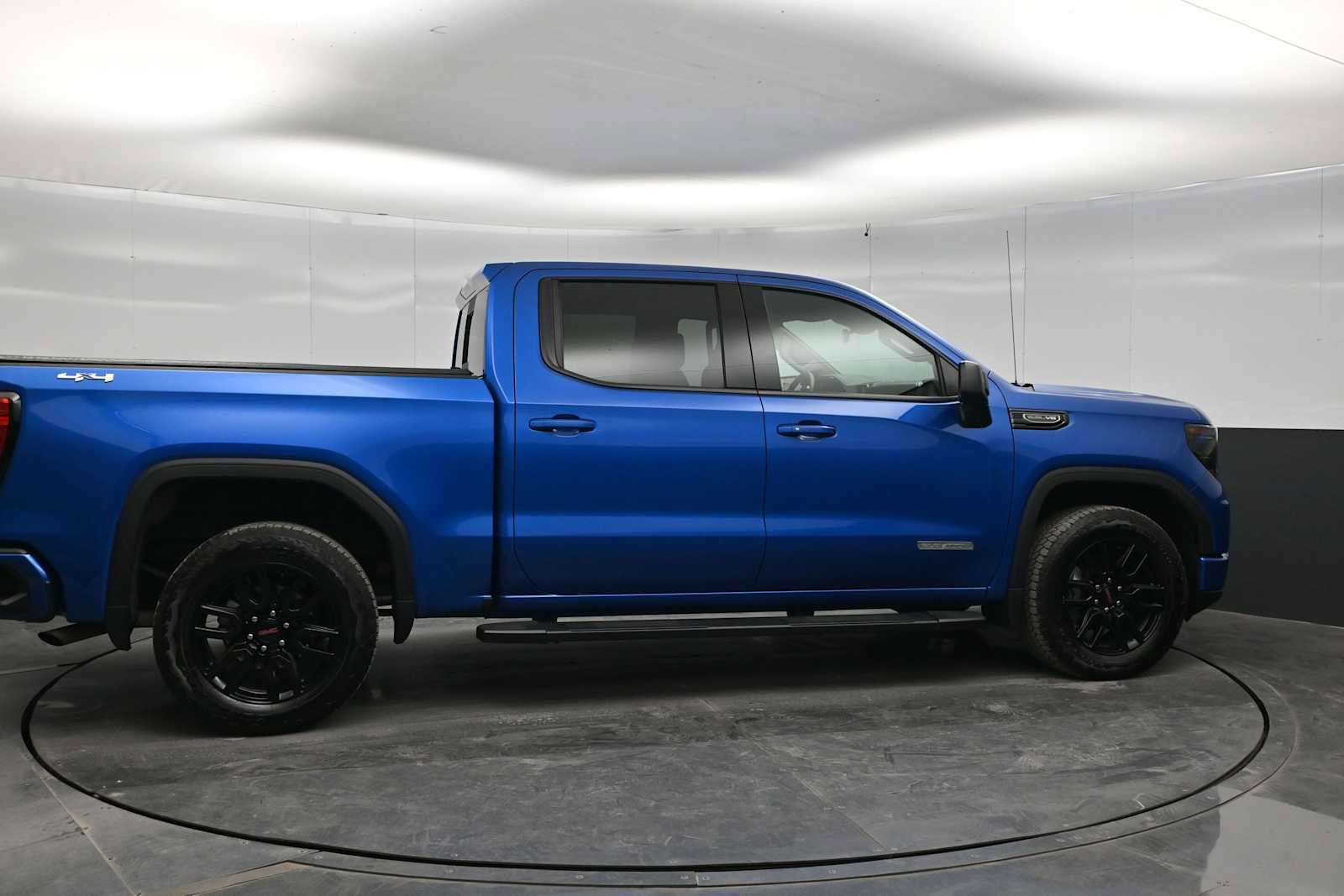 Used 2024 GMC Sierra 1500 Elevation w/ Preferred Package AWD/4WD image 9