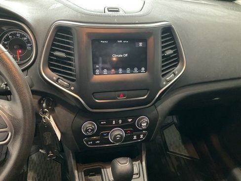 Used 2019 Jeep Cherokee Latitude w/ Popular Appearance Group image 12