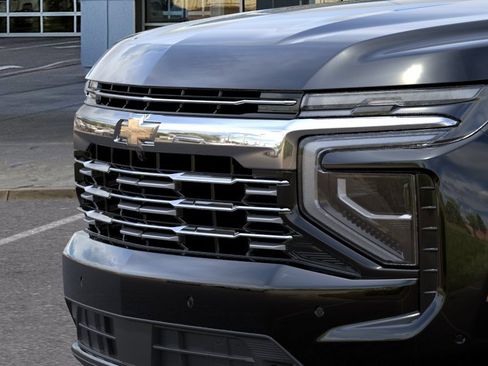 New 2025 Chevrolet Suburban Premier AWD/4WD image 14