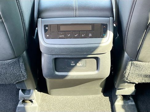 Used 2025 Nissan Pathfinder SL AWD/4WD image 31