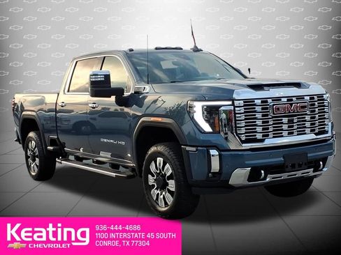 Used 2025 GMC Sierra 3500 Denali w/ Technology Package AWD/4WD image 3