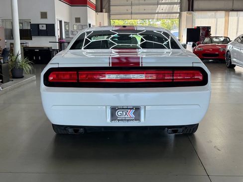 Used 2012 Dodge Challenger SXT RWD image 3