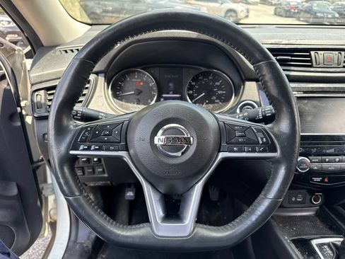 Used 2018 Nissan Rogue SV w/ Premium Package AWD/4WD image 14