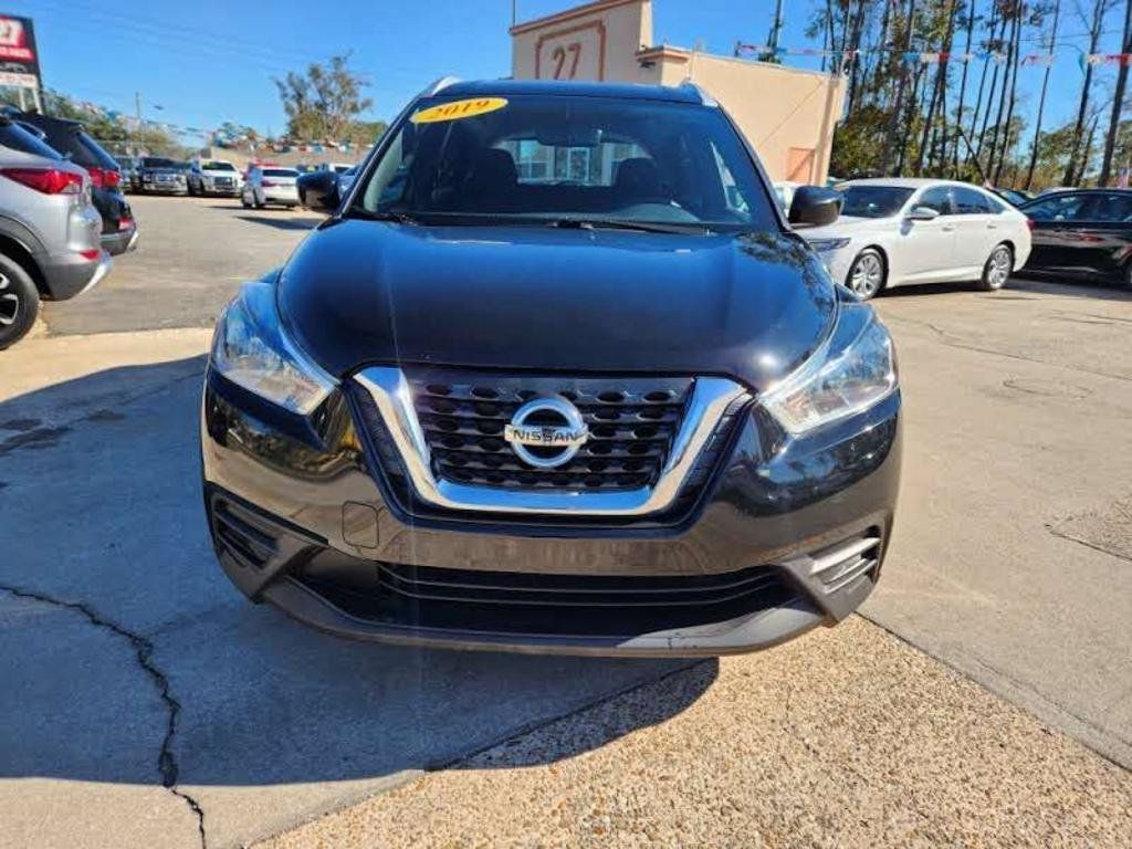 Used 2019 Nissan Kicks SV w/ Interior Electronics Package FWD image 2
