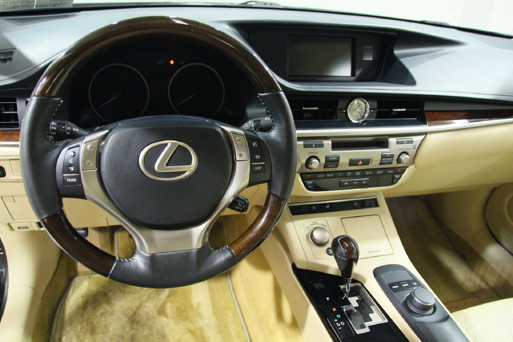 Used 2014 Lexus ES 350 w/ Premium Package FWD image 18