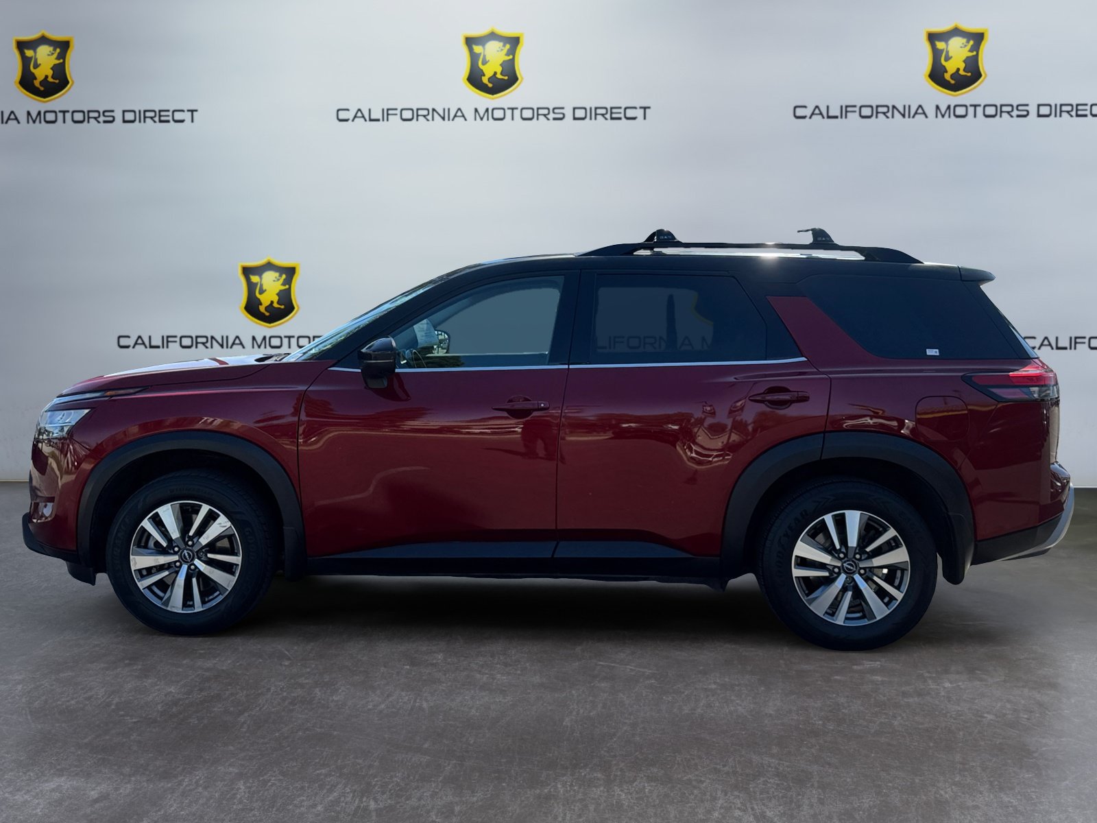 Used 2022 Nissan Pathfinder SL FWD image 2