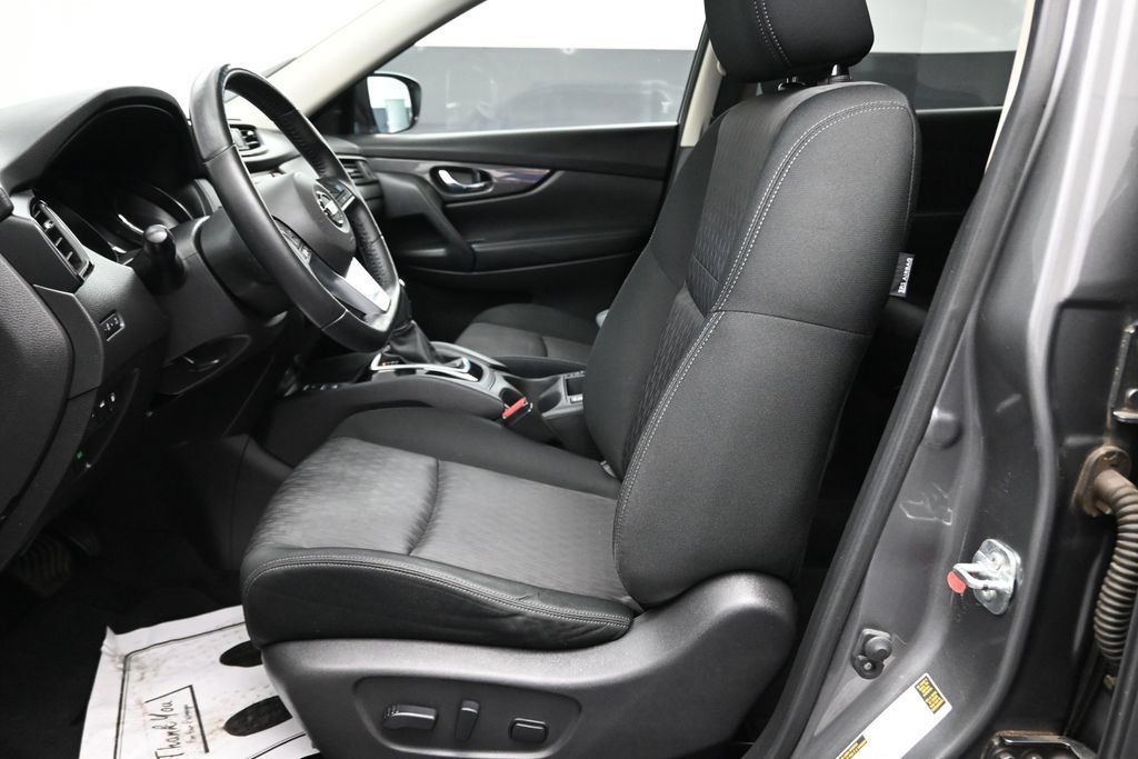 Used 2019 Nissan Rogue SV w/ Premium Package FWD image 20
