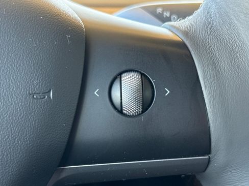 Used 2021 Tesla Model Y Long Range image 28