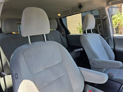 Used 2016 Toyota Sienna LE FWD image 16