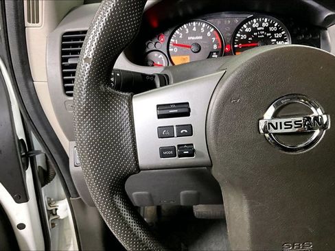 Used 2015 Nissan Xterra S image 18