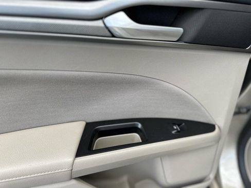 Used 2017 Ford Fusion SE image 31