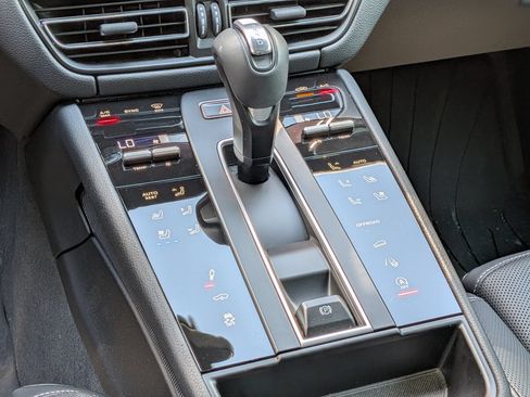 Certified 2025 Porsche Macan S AWD/4WD image 17