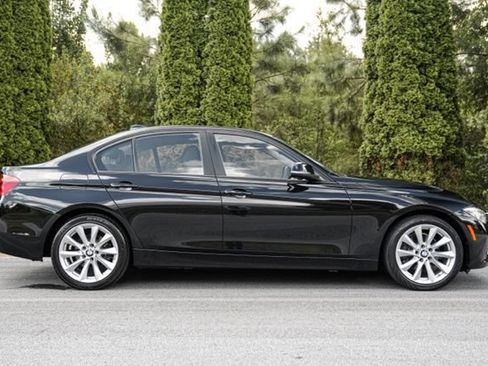 Used 2018 BMW 320i xDrive Sedan AWD/4WD image 12
