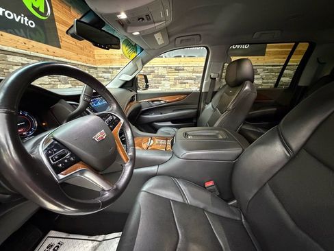 Used 2019 Cadillac Escalade ESV 4WD image 8