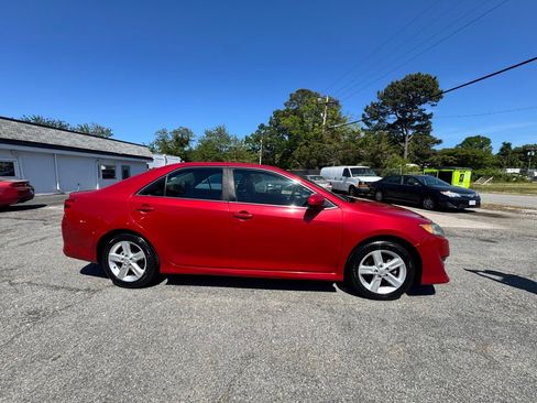 Used 2014 Toyota Camry SE FWD image 4