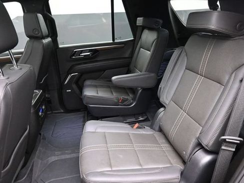Used 2025 Chevrolet Tahoe High Country AWD/4WD image 12