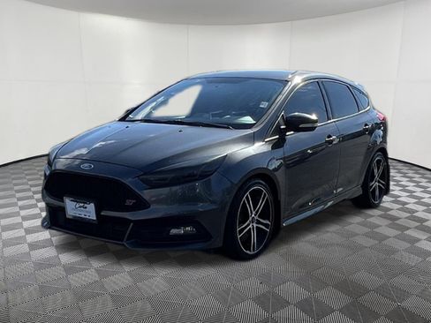 Used 2017 Ford Focus ST FWD image 3