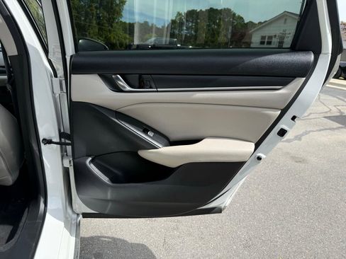 Used 2019 Honda Accord EX image 21