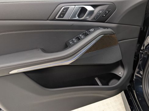 Used 2022 BMW X5 xDrive45e w/ M Sport Package image 14