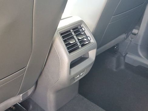 New 2026 Volkswagen Tiguan SE image 30