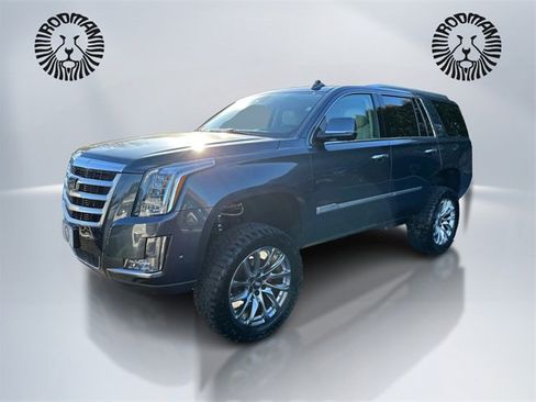 Used 2020 Cadillac Escalade Luxury image 1