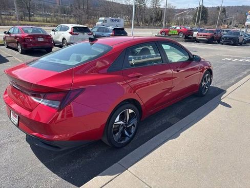Used 2023 Hyundai Elantra SEL w/ Convenience Package image 4