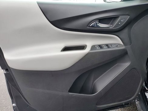 Used 2019 Chevrolet Equinox LS w/ LS Convenience Package image 21