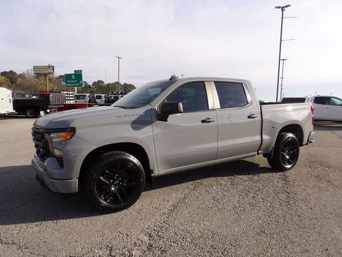 Used 2024 Chevrolet Silverado 1500 Custom RWD image 3