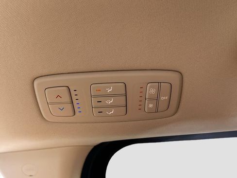 Used 2024 Kia Carnival LX FWD image 24