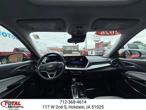 New 2026 Chevrolet Trax LT w/ Sunroof Package FWD image 14