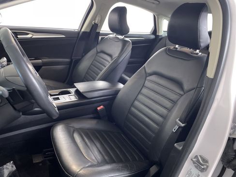 Used 2018 Ford Fusion SE w/ Fusion SE Technology Package image 12