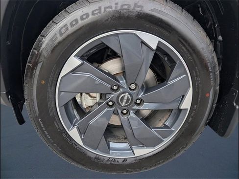 Used 2025 Nissan Rogue SV image 19