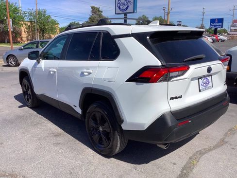 Used 2021 Toyota RAV4 LE AWD/4WD image 11