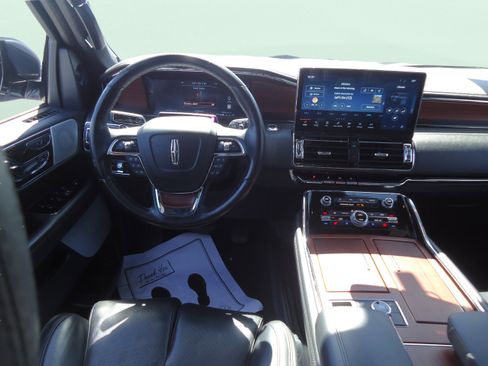 Certified 2023 Lincoln Navigator L Reserve AWD/4WD image 11