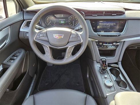 New 2026 Cadillac XT5 Luxury image 12