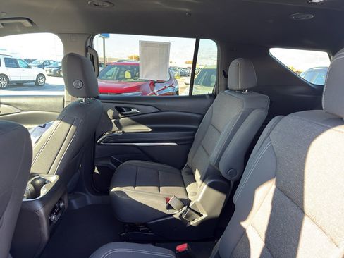 Certified 2025 Chevrolet Traverse LT image 32