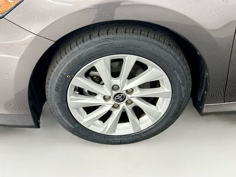 Used 2021 Toyota Camry LE image 11